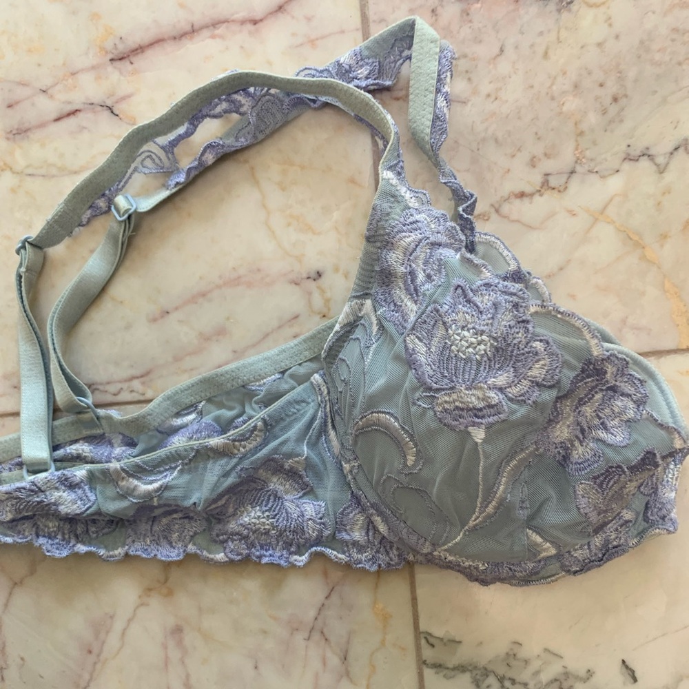 Victoria’s Secret underwire push up bra 36 B